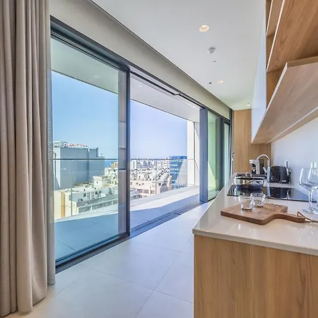 Cityscape In Mercury Tower Apartament